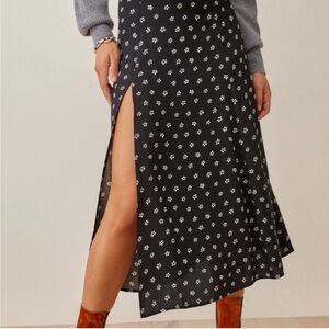 Reformation Black and White Zoe Floral Midi Skirt. Size 10.